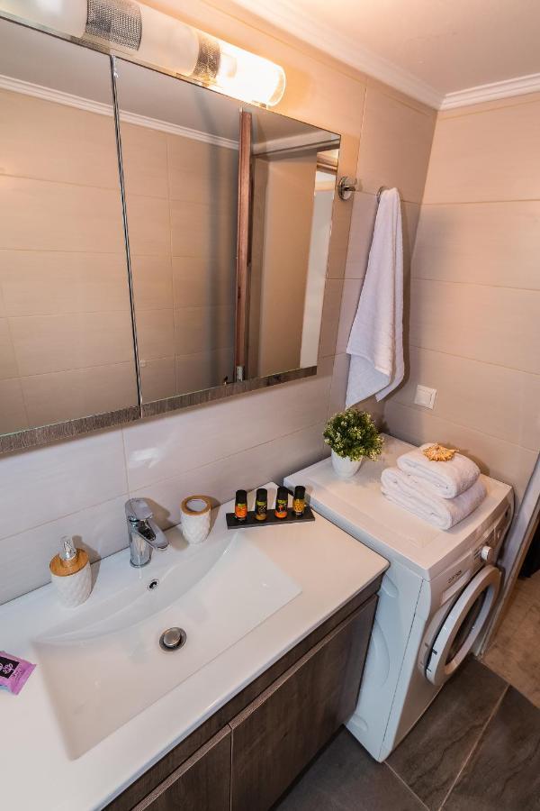 Central Apt. With Parking - 3 Min From Old Port Chania  Bagian luar foto